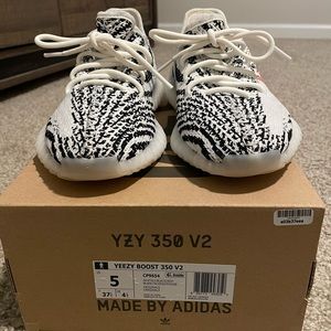 Yeezy 350 V2 Zebra